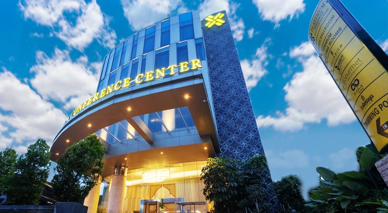 Platinum Adisucipto Hotel & Conference Center Kalasan Buitenkant foto