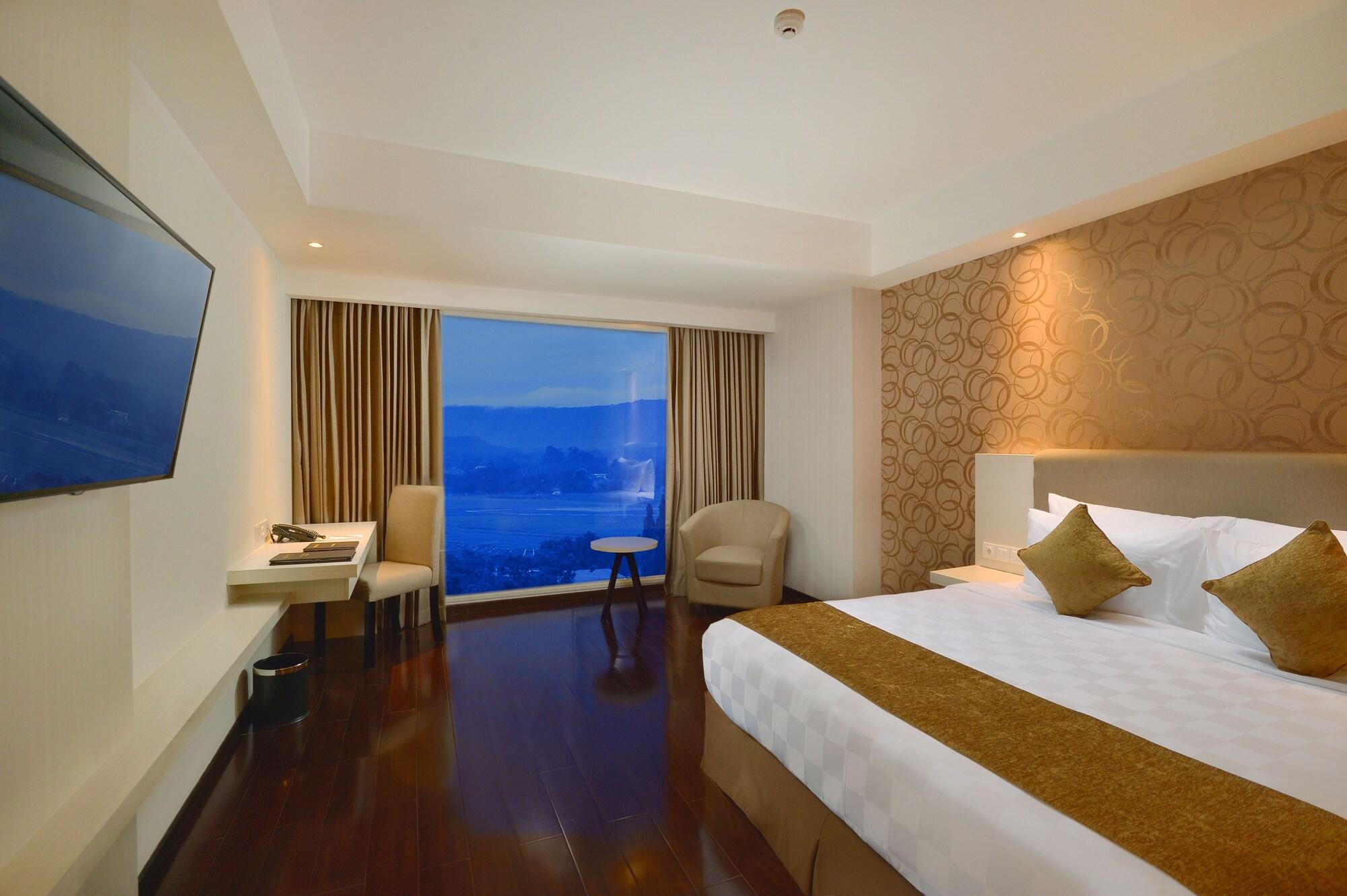 Platinum Adisucipto Hotel & Conference Center Kalasan Buitenkant foto