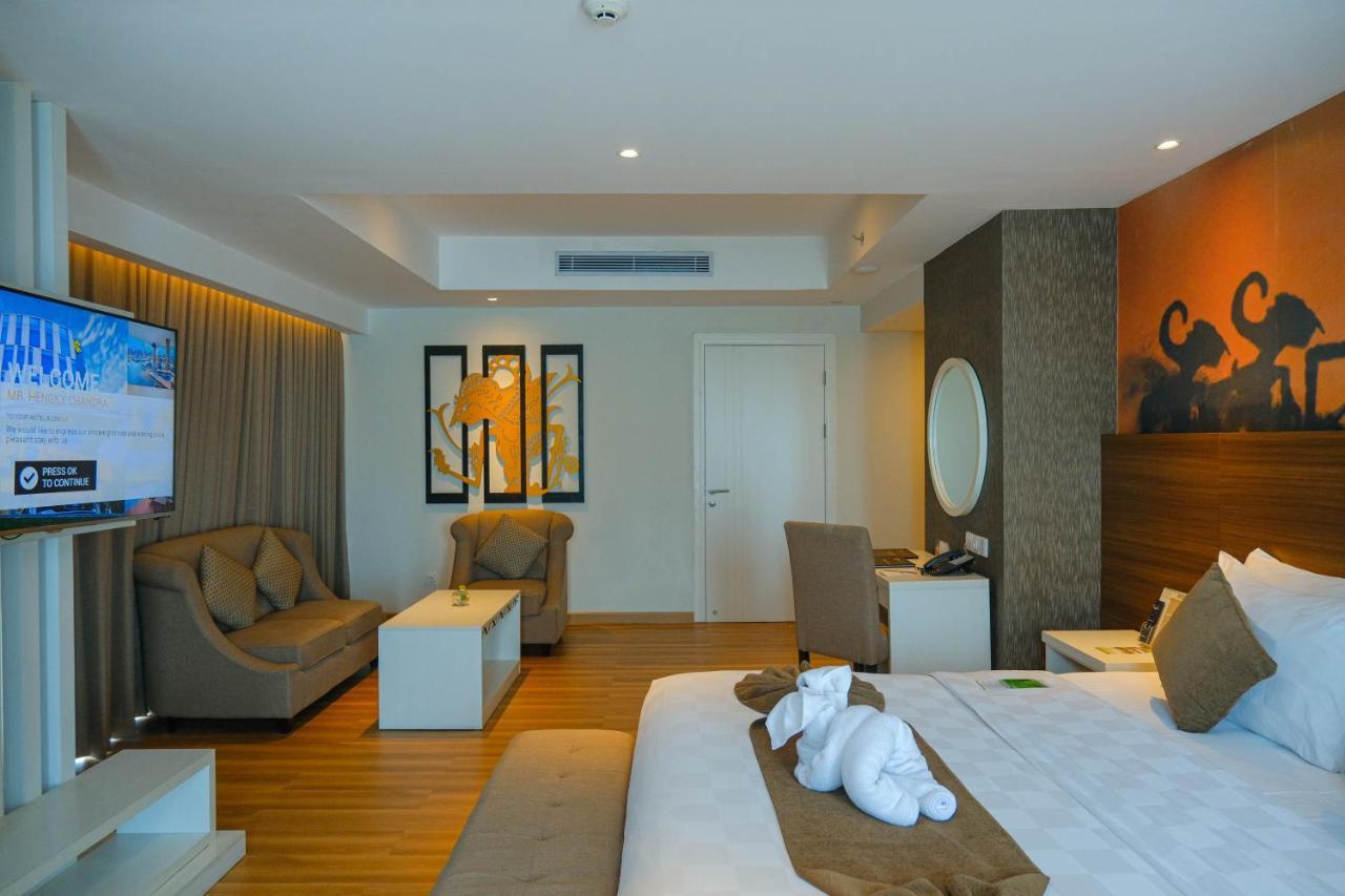 Platinum Adisucipto Hotel & Conference Center Kalasan Buitenkant foto