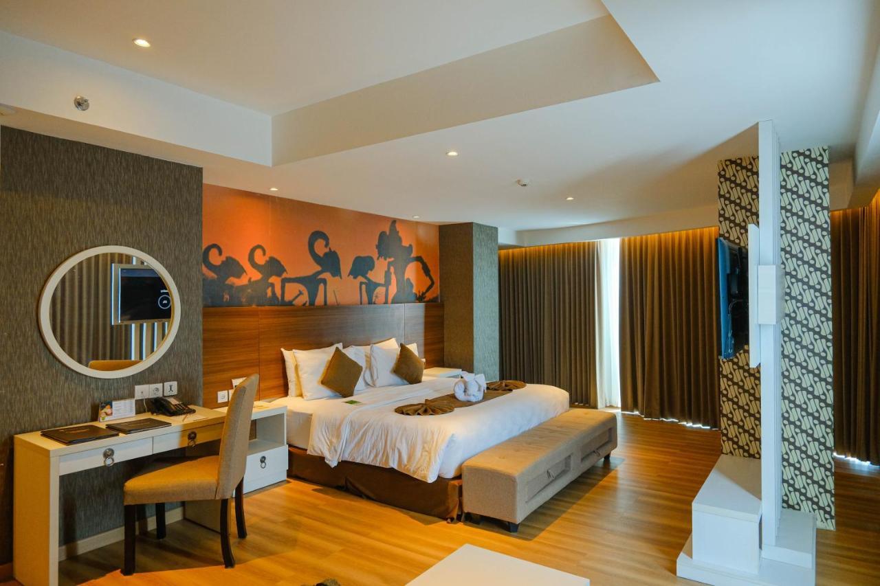 Platinum Adisucipto Hotel & Conference Center Kalasan Buitenkant foto