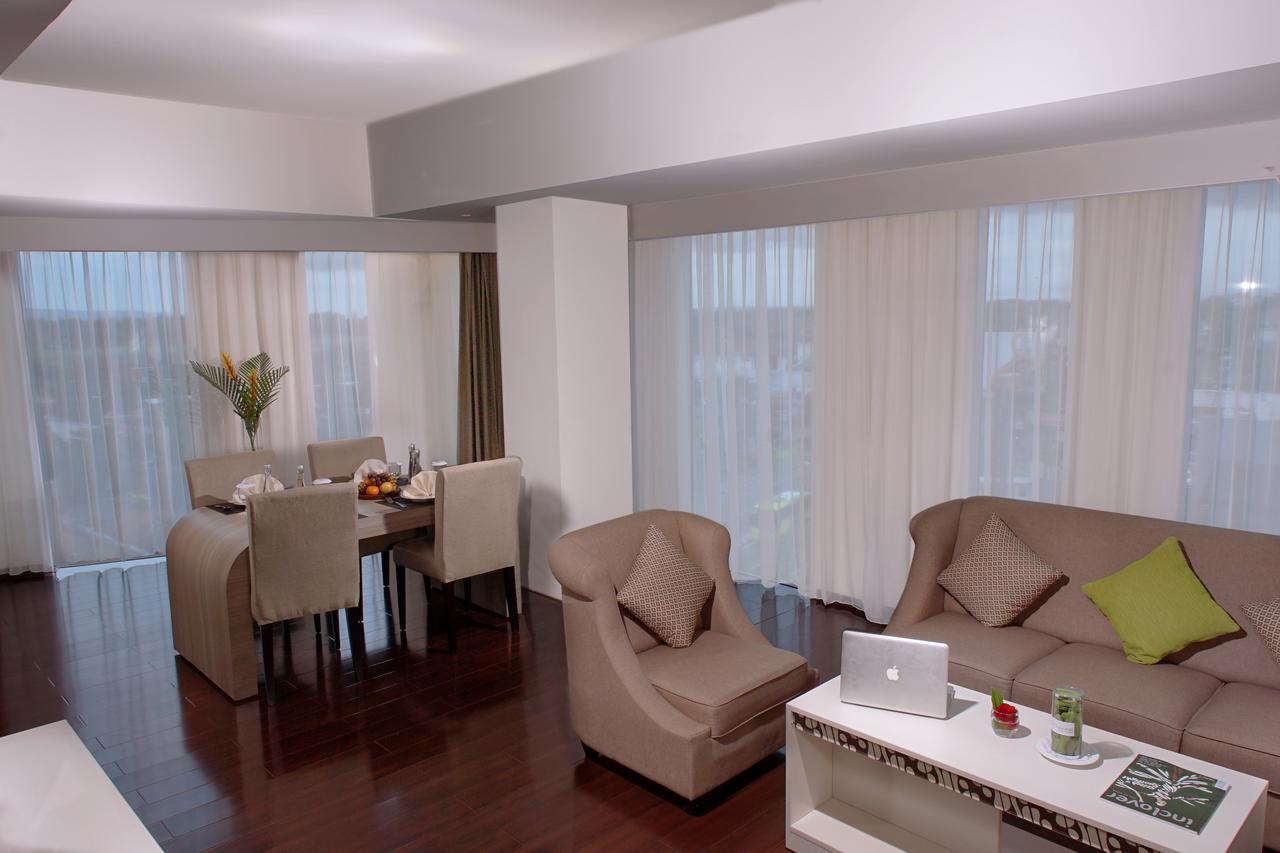 Platinum Adisucipto Hotel & Conference Center Kalasan Buitenkant foto