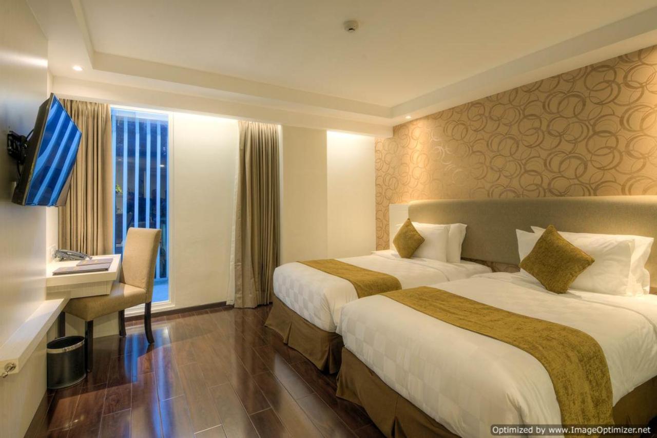 Platinum Adisucipto Hotel & Conference Center Kalasan Buitenkant foto