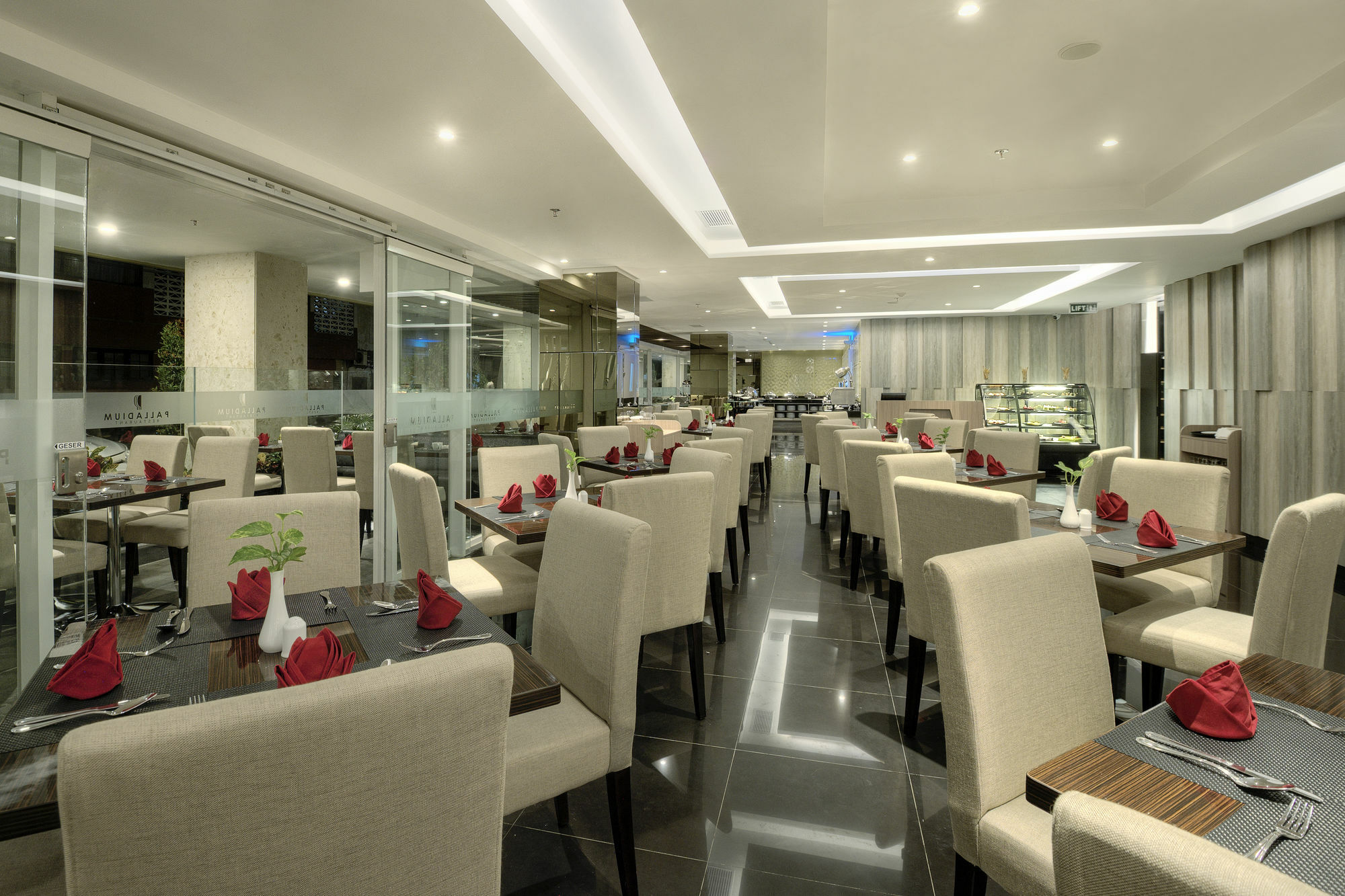 Platinum Adisucipto Hotel & Conference Center Kalasan Buitenkant foto