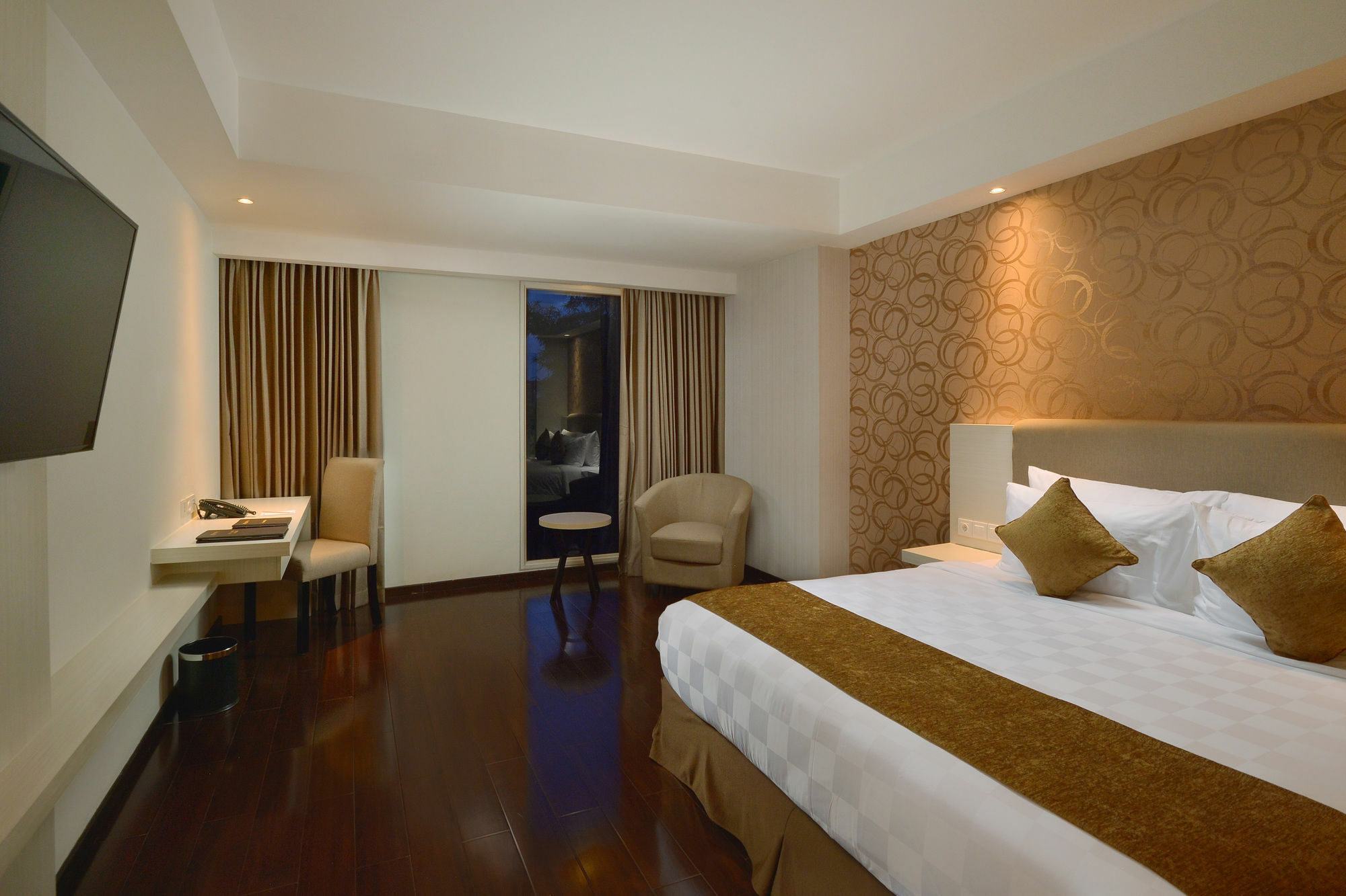 Platinum Adisucipto Hotel & Conference Center Kalasan Buitenkant foto