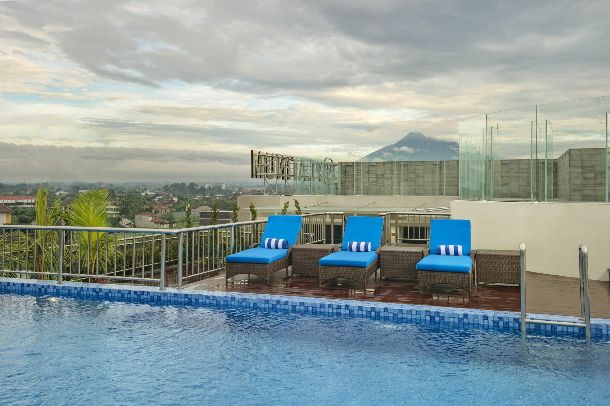Platinum Adisucipto Hotel & Conference Center Kalasan Buitenkant foto