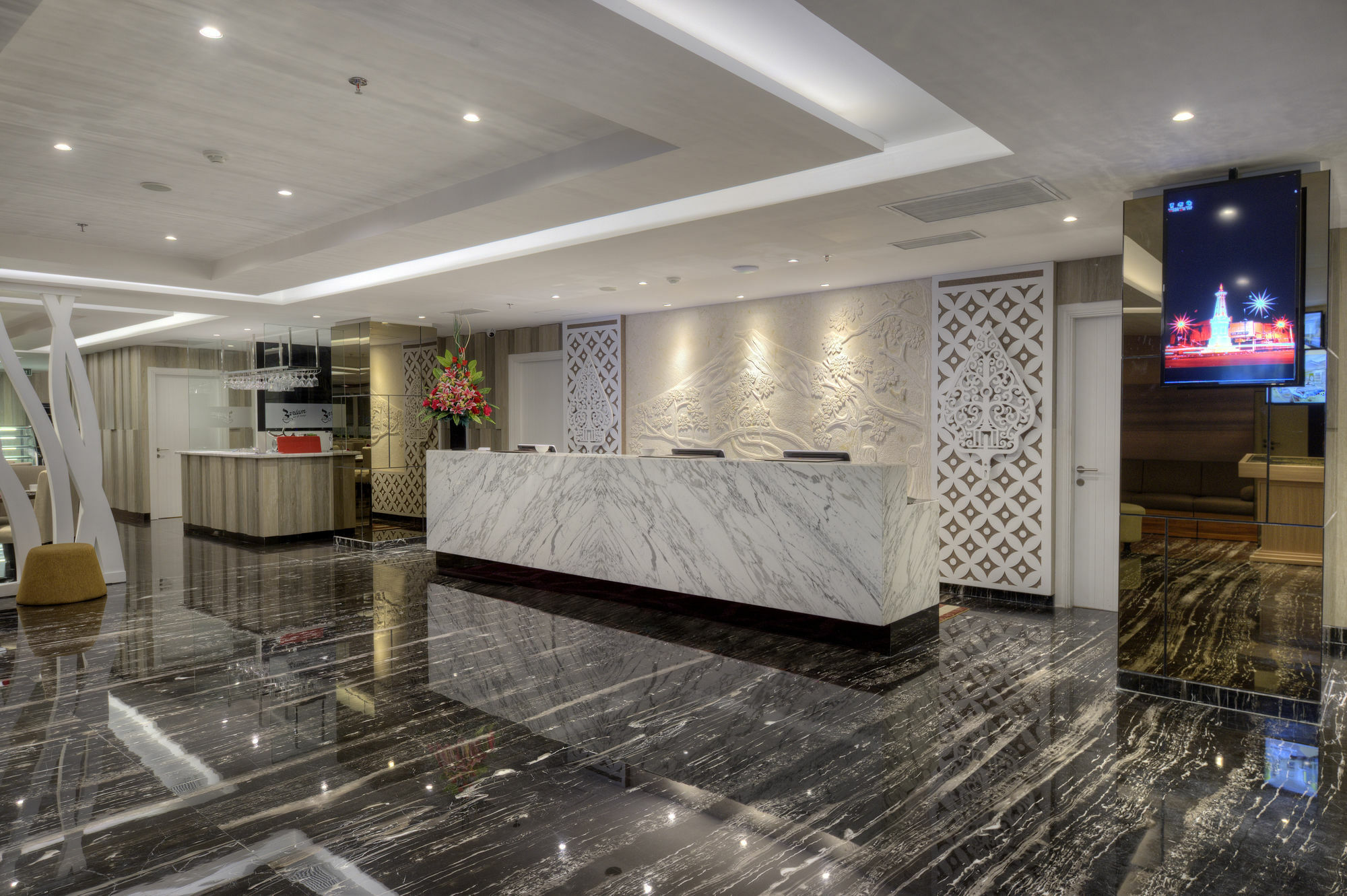 Platinum Adisucipto Hotel & Conference Center Kalasan Buitenkant foto