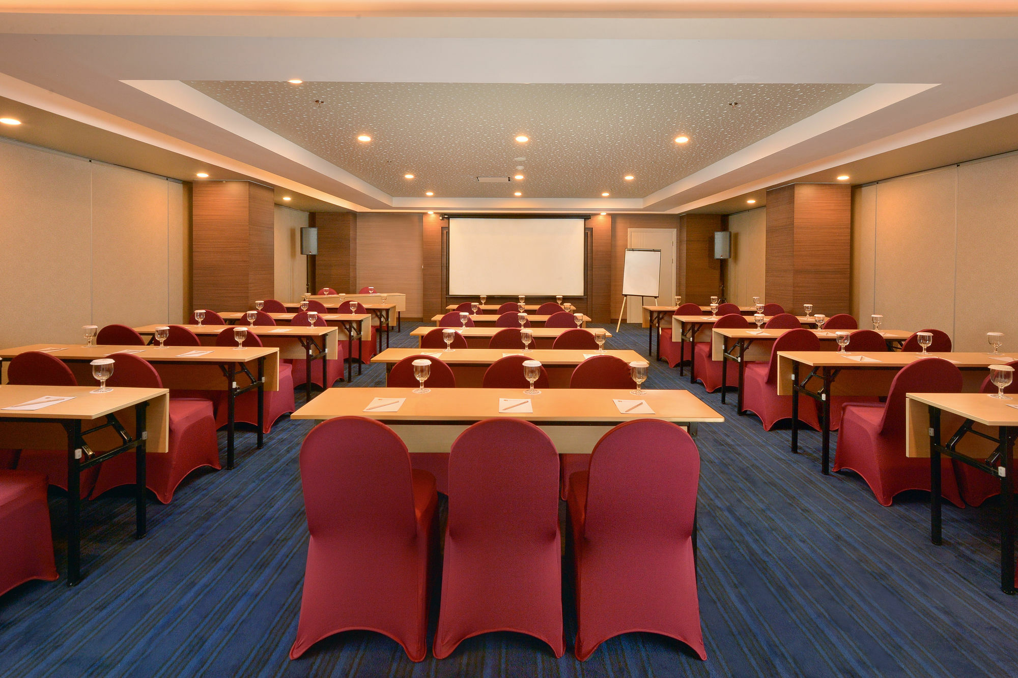 Platinum Adisucipto Hotel & Conference Center Kalasan Buitenkant foto
